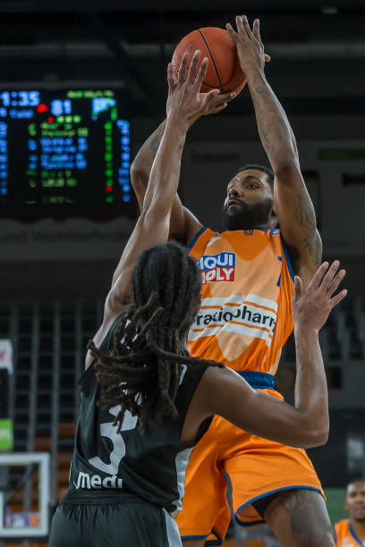 边后卫的站 边后卫的站